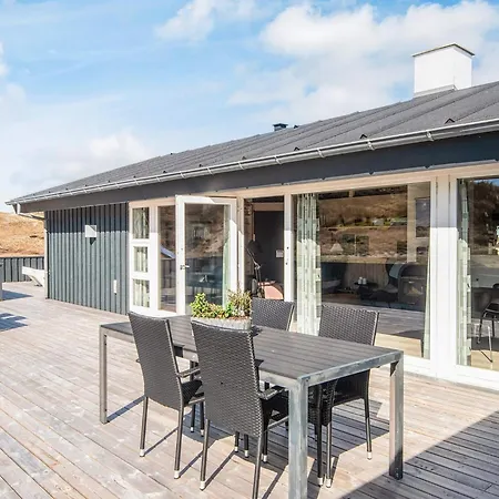 Luxury Retreat By The *